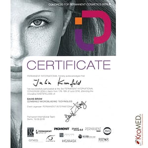 KroMED | Teilnahmezertifikat am internationalen Kongress für Permanent Make-up – kombinierte Augenbrauentechniken – microblading – von David Brow. KroMED | Teilnahmezertifikat am internationalen Kongress für Permanent Make-up – kombinierte Augenbrauentechniken – microblading – von David Brow. DAVID BROW Obwohl aktuelle Microblading Techniken als alternative Technik zur Gestaltung von Augenbrauenhaaren Einzug gehalten haben, sind die bisherigen Methoden letztendlich unbefriedigend. Oft zeigen sich unklare Linien, unebener, blasser Farbeintrag der nach einigen Monaten vollständig verblasst. Je nach Methode sind diese Effekte unterschiedlich stark ausgeprägt. Der Thai Master, David Brow, kombiniert traditionelle Microblading mit digitale Gerätetechnik. Das Ergebnis ist beeindruckend. In diesem Kurs erlernen Sie seine Methode und erzielen klare und feine Linien, die 3-5 Jahre beständig bleiben. KroMED | hat diesen Workshop besucht. Permanent International bestätigt hiermit, dass Julia Kronfeld erfolgreich am 3. Permanent International Congress Berlin vom 17. bis 19. Juni 2016 teilgenommen hat und an der innovativen Masterclass von: David Brow, kombinierte Microblading-Techniken für realistische Augenbrauen, teilgenommen hat. Veranstalter: Permanent International Berlin, 19.06.2016 Sponsoen: Permanent Make-up – Magazin; Swiss Color – International; PMU World; Ionto Comed; Amiea – Perfektion in Mikropigmentierung; Gaube Kosmetik; Finishing Touches Group – FTG; Scalp Optic Hair – ptische HaareOdenVerdichtung; Ripar Cosmetici; Higimask;