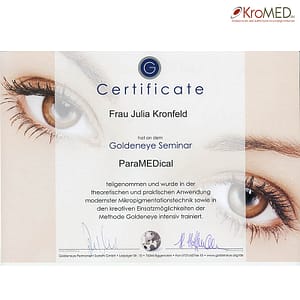 KroMED Hamburg - Certifikat ParaMEDical Spezialausbildung PMU – medizinische micro Pigmentation KroMED Hamburg - Certifikat ParaMEDical Spezialausbildung PMU – medizinische micro Pigmentation. Zertifikat Frau Julia Kronfeld hat an dem GoldenEye Seminar Micropigmentation ParaMEDical teilgenommen und wurde in der theoretischen und praktischen Anwendung modernste Mikropigmentationstechnik sowie in den kreativen Einsatzmöglichkeiten der Methode GoldenEye intensiv trainiert. Unterschrift: Holger Hoffmann und Rene La Fontaine | Firmensitz Goldeneye, permanent System GmbH, Leipziger Straße 10, Eggenstein-Karlsruhe. (Ausgebildet direkt von Holger Hoffmann, Brustpigmentation, Narbencamouflage, micro Haarpigmentierung, scalp pigmentation)