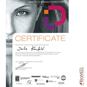KroMED | Teilnahmezertifikat am internationalen Kongress für Permanent Make-up – scalp pigmentation – micro Haarpigmentierung – kombinierte Techniken – Toni Belfatto. KroMED | Teilnahmezertifikat am internationalen Kongress für Permanent Make-up – scalp pigmentation – micro Haarpigmentierung – kombinierte Techniken – von Toni Belfatto. Toni Belfatto alias Tony Tattoo, begann seine Karriere 1989 in der Welt von Tattoos. Ab 1992 erweiterte er seine ausgewiesene Expertise in den Bereich des Permanent Make-Ups. Mittlerweile ist er einer der führender Köpfe in der Welt der Mikropigmentation und einer der beiden CEOs von Orsini&Belfatto. Toni Belfatto hält Vorlesungen und Workshops für Experten und Nachwuchsartisten in allen Teilen des Globus´. Aufgrund seiner Fähigkeiten und seiner vielseitigen Persönlichkeit wurde er Präsident der Association Tattoo aesthetic and artistic visagistici. Von 2010 bis 2013 war er Mitglied im internationalen Komitee der Weltmeisterschaften in Permanent Make-Up in Moskau. Er ist Autor zahlreicher Publikationen in Fachmagazinen. Permanent International bestätigt hiermit, dass Julia Kronfeld erfolgreich am 3. Permanent International Congress Berlin vom 17. bis 19. Juni 2016 teilgenommen hat und an der innovativen Masterclass von: Toni Belfatto - Scalp Pigmentation (micro Haarpigmentierung) - combined techniques & Technology teilgenommen hat. Veranstalter: Permanent International Berlin, 19.06.2016 Sponsoren: Permanent Make-up – Magazin; swiss color – International; pmu world; ionto comed; amiea – perfection in micropigmentation; gaube kosmetik; finish touches Group – ftg; scale optic hair – ptische HaareOdenVerdichtung; Ripar Cosmetici;